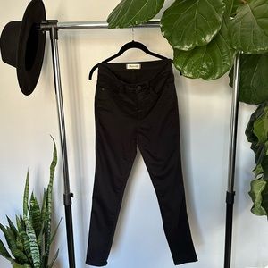 Madewell 10” High Rise Skinny Sateen Jeans in Black